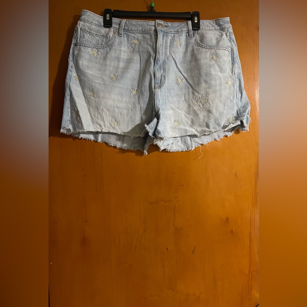 American Eagle Mom Short Embroidered